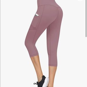 Women’s cropped leggings with pockets